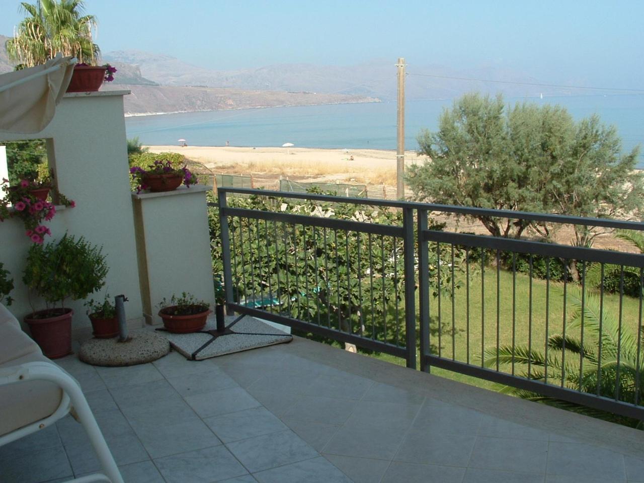 Casa Vacanze Ibiscus Alcamo Marina Exterior foto